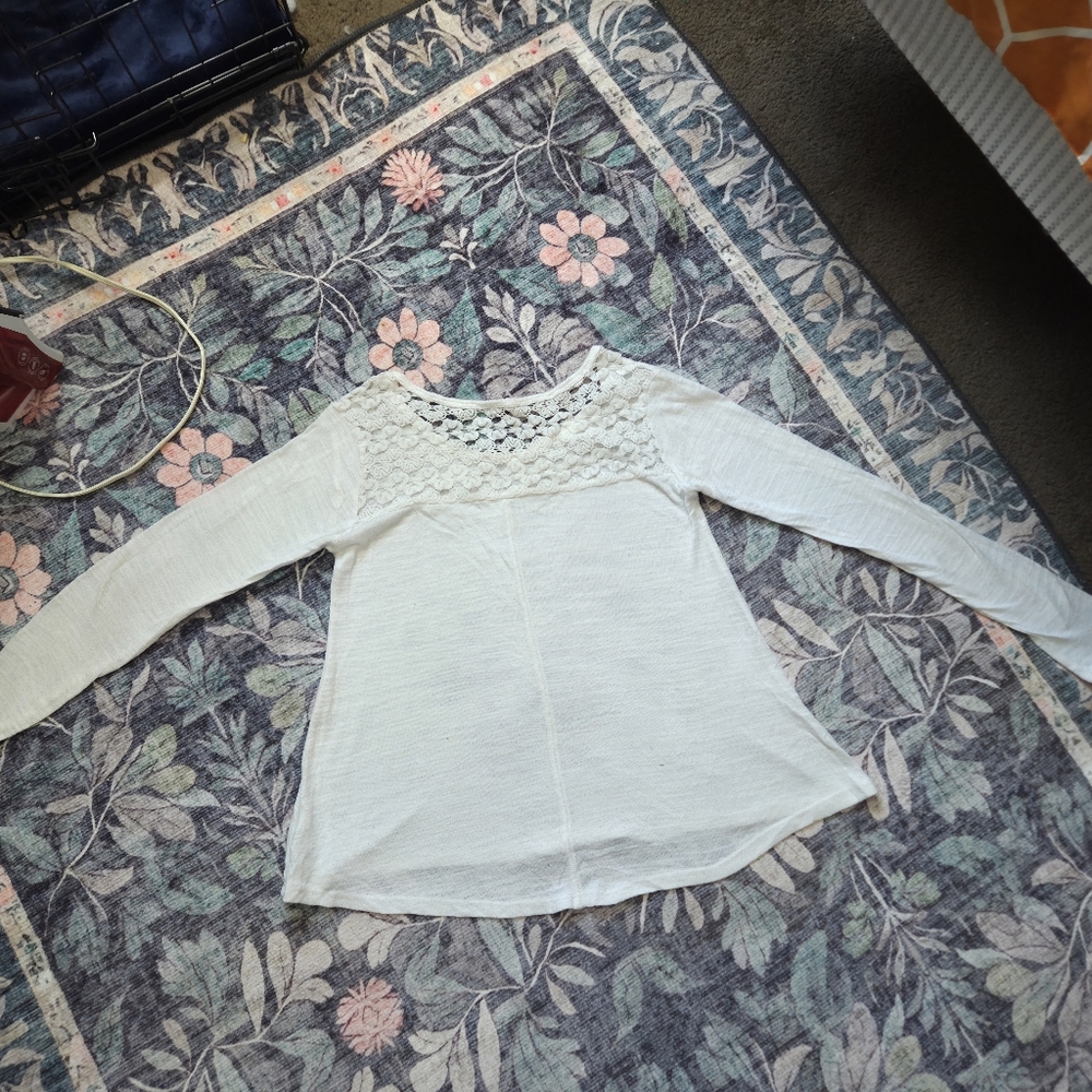 Aeropostale Women's White Graphic Long Sleeve Blouse XS Crochet Accent. Y2K - Picture 3 of 8